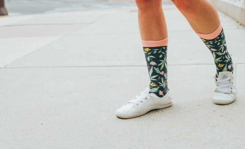 Women Flowers And Weed Socks