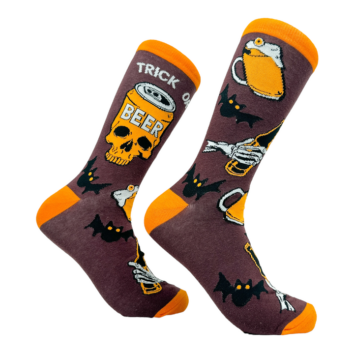 Funny Trick or Beer Men's Trick Or Beer Sock Nerdy Halloween Beer Drinking Tee